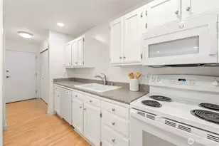 555 Prospect St, Seattle, WA 98109 - Photo 10