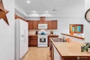 130 NE Miramar Cir, Bremerton, WA 98311 - Photo 6