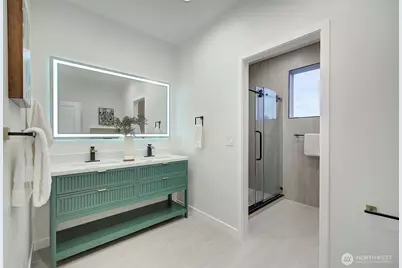 7008 Linden Avenue N, Seattle, WA 98103 - Photo 16