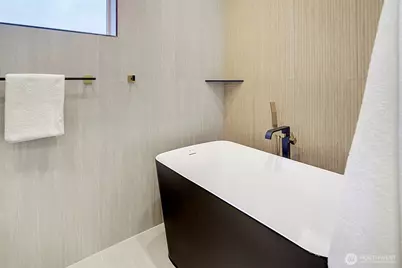 7008 Linden Avenue N, Seattle, WA 98103 - Photo 18