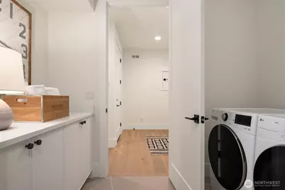 10415 SE 13th Street, Bellevue, WA 98004 - Photo 22