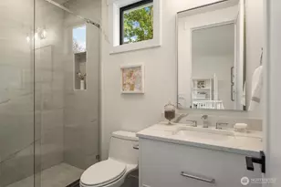 10415 SE 13th St, Bellevue, WA 98004 - Photo 18