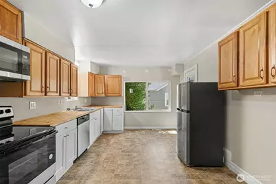 140 S Cambrian Avenue, Bremerton, WA 98312 - Photo 12