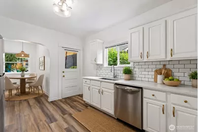 5509 Kensington Place N, Seattle, WA 98103 - Photo 2