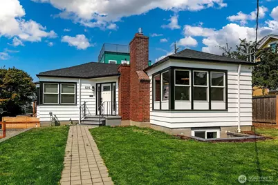 8215 4th Avenue NE, Seattle, WA 98115 - Photo 1