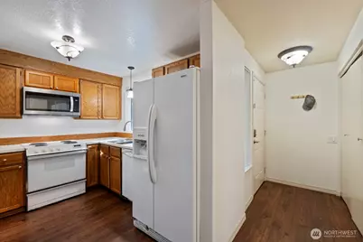 7730 196th Street SW #10, Edmonds, WA 98026 - Photo 4
