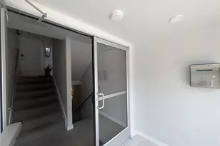 1729 18th Ave, Seattle, WA 98122 - Photo 2