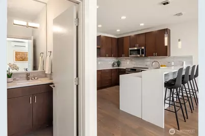 8509 Burke Avenue N, Seattle, WA 98103 - Photo 12