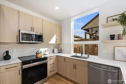 520 N 102nd Street, Seattle, WA 98133 - Photo 8