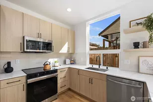 520 N 102nd St, Seattle, WA 98133 - Photo 8