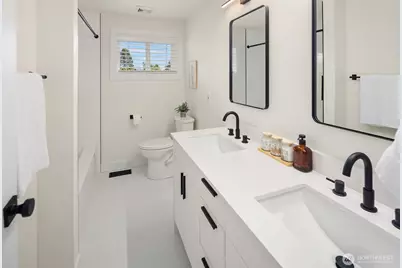 79 110th Ave SE, Bellevue, WA 98004 - Photo 16