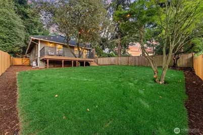 10733 Interlake Avenue N, Seattle, WA 98133 - Photo 24