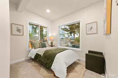 10733 Interlake Avenue N, Seattle, WA 98133 - Photo 18