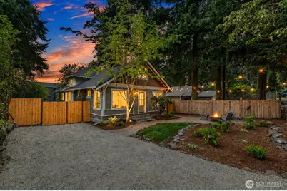 10733 Interlake Avenue N, Seattle, WA 98133 - Photo 1