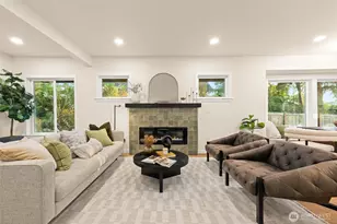 10733 Interlake Ave N, Seattle, WA 98133 - Photo 2