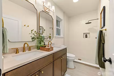 10733 Interlake Avenue N, Seattle, WA 98133 - Photo 14