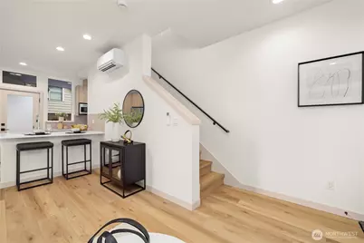 7005 9th Avenue NE, Seattle, WA 98115 - Photo 8