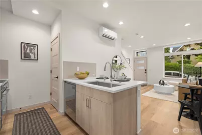 7005 9th Avenue NE, Seattle, WA 98115 - Photo 12