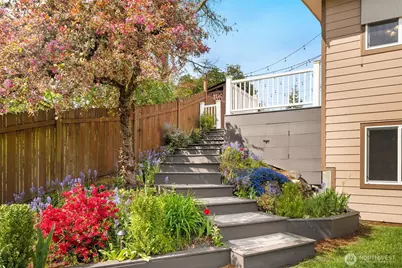 16204 Main Street, Bellevue, WA 98008 - Photo 2
