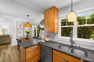1827 Parade Grounds Ave NE, Bainbridge Island, WA 98110 - Photo 10
