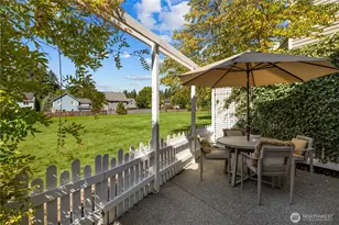 1827 Parade Grounds Ave NE, Bainbridge Island, WA 98110 - Photo 20
