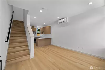 7009 9th Avenue NE, Seattle, WA 98115 - Photo 4