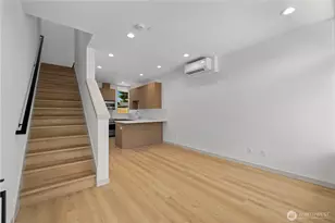 7009 9th Ave NE, Seattle, WA 98115 - Photo 4