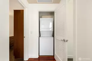910 Lenora St, Seattle, WA 98121 - Photo 22