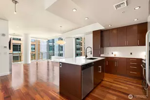 910 Lenora St, Seattle, WA 98121 - Photo 12