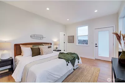 7008 Linden Avenue N, Seattle, WA 98103 - Photo 14