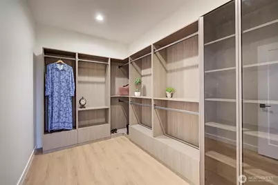 7008 Linden Avenue N, Seattle, WA 98103 - Photo 16