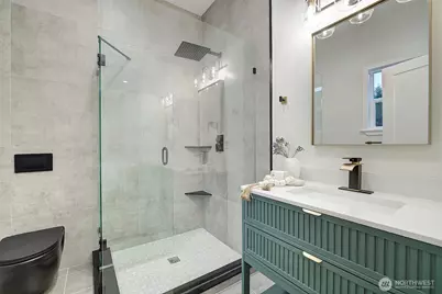 7008 Linden Avenue N, Seattle, WA 98103 - Photo 12