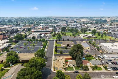 402 E Walnut Avenue, Moses Lake, WA 98837 - Photo 10