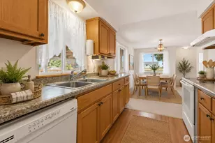 825 Livingston Bay Shore Dr, Camano Island, WA 98282 - Photo 10