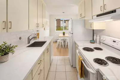 506 N 45th Street #302, Seattle, WA 98103 - Photo 6