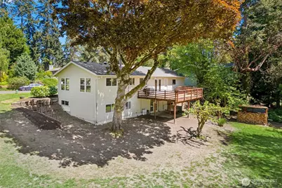 711 Eagle Cliff Rd NE, Bainbridge Island, WA 98110 - Photo 2