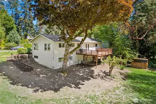 711 Eagle Cliff Rd NE, Bainbridge Island, WA 98110 - Photo 2
