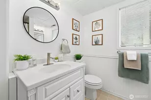 711 Eagle Cliff Rd NE, Bainbridge Island, WA 98110 - Photo 16
