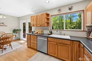 711 Eagle Cliff Rd NE, Bainbridge Island, WA 98110 - Photo 10