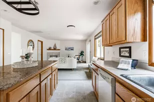 594 SW Regency Dr, Oak Harbor, WA 98277 - Photo 12