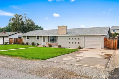 203 SE 1st, East Wenatchee, WA 98802 - Photo 2