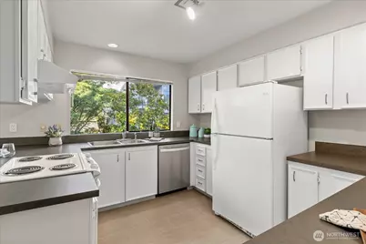 9916 NE 116th Street #202, Kirkland, WA 98034 - Photo 8