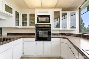 1910 Evergreen Park Dr SW, Olympia, WA 98502 - Photo 4