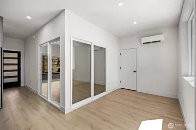 11744 Dayton Avenue N, Seattle, WA 98133 - Photo 8