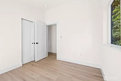 11744 Dayton Avenue N, Seattle, WA 98133 - Photo 16