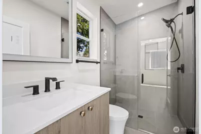 11744 Dayton Avenue N, Seattle, WA 98133 - Photo 12