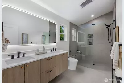 11748 Dayton Avenue N, Seattle, WA 98133 - Photo 28
