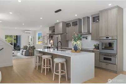 11748 Dayton Avenue N, Seattle, WA 98133 - Photo 16