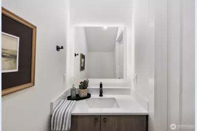 11746 Dayton Avenue N, Seattle, WA 98133 - Photo 18