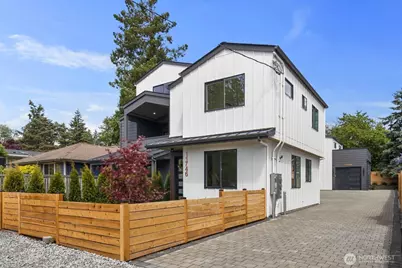 11746 Dayton Avenue N, Seattle, WA 98133 - Photo 2